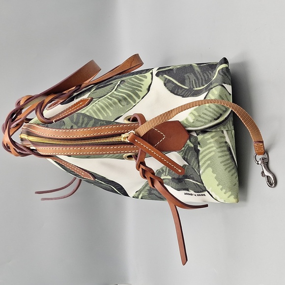 Price final Dooney & Bourke Banana Leaves Domed Satchel EUC - Picture 10 of 13